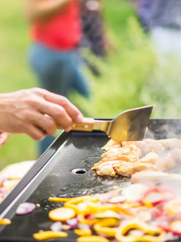 Grill- und Planchavermietung auf dem Campingplatz Cabestan in Bretignolles-sur-Mer in der Vendée.